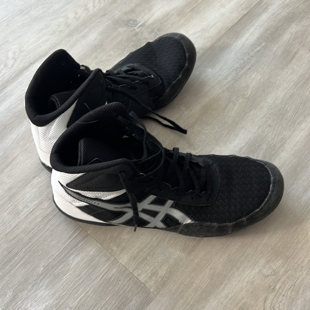 ASICS  Wrestling 🤼 Shoes Men Sz 10 black and white - Picture 5 of 5